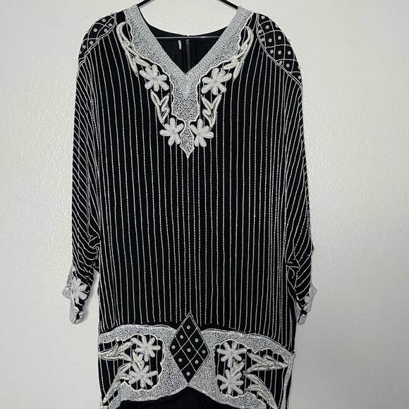 Dresses & Skirts - Rare Vintage Silk Beaded Mini Dress V Neckline 6/8 Black / White